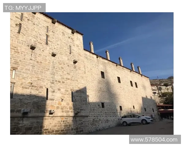 古铁雷斯的传奇人生与时代背景探秘：从战斗到和平的转变之路